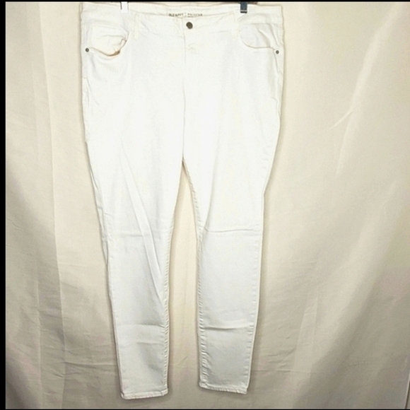 Old Navy Rockstar Jeans Size 18 Long Bright White Denim Coastal Stretch Tall - Picture 1 of 13